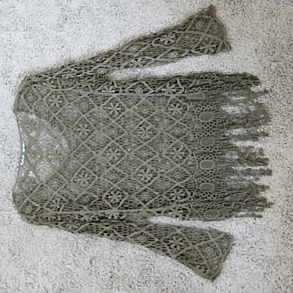 Bohemian crocheted lace dark green long sleeve fringed top size medium - Picture 7 of 10